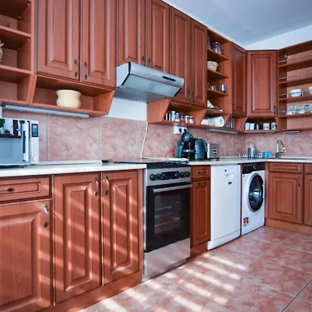 Marco Art Vendeghaz Jakuzzi, Finn-infra Sauna - Oszi Akcio! Mar 2 Ejszakatol Ingyenes Jakuzzi Vagy Szauna Hasznalat 4* Marko