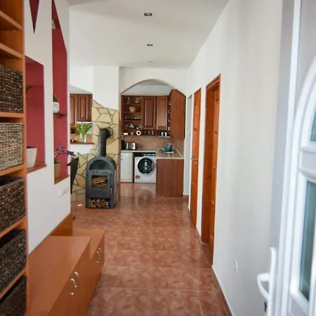 Marco Art Vendeghaz Jakuzzi, Finn-infra Sauna - Oszi Akcio! Mar 2 Ejszakatol Ingyenes Jakuzzi Vagy Szauna Hasznalat Marko