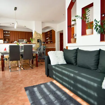 Marco Art Vendeghaz Jakuzzi, Finn-infra Sauna - Oszi Akcio! Mar 2 Ejszakatol Ingyenes Jakuzzi Vagy Szauna Hasznalat 4*