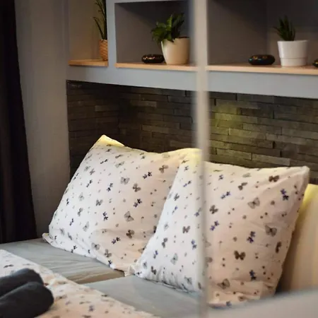 Marco Art For 1- 8 Persons Affittacamere 3*