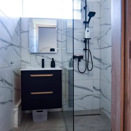 Marco Art Vendeghaz Jakuzzi, Finn-infra Sauna - Oszi Akcio! Mar 2 Ejszakatol Ingyenes Jakuzzi Vagy Szauna Hasznalat Marko