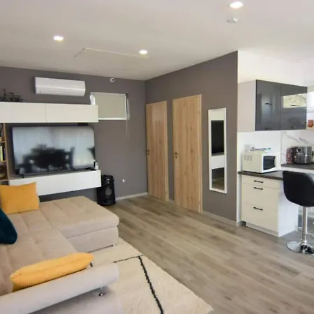 Marco Art Vendeghaz Jakuzzi, Finn-infra Sauna - Oszi Akcio! Mar 2 Ejszakatol Ingyenes Jakuzzi Vagy Szauna Hasznalat