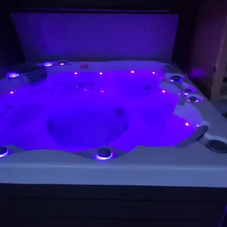 Marco Art Vendeghaz Jakuzzi, Finn-infra Sauna - Oszi Akcio! Mar 2 Ejszakatol Ingyenes Jakuzzi Vagy Szauna Hasznalat 4*