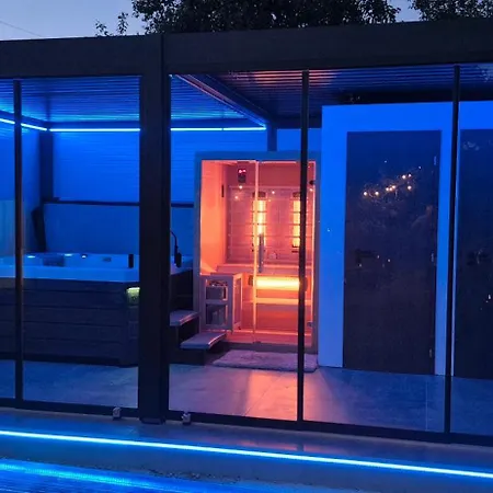 Guest house Marco Art Vendeghaz Jakuzzi, Finn-infra Sauna - Oszi Akcio! Mar 2 Ejszakatol Ingyenes Jakuzzi Vagy Szauna Hasznalat 4*