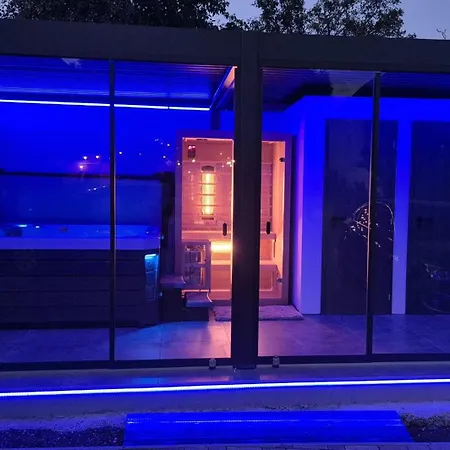 Guest house Marco Art Vendeghaz Jakuzzi, Finn-infra Sauna - Oszi Akcio! Mar 2 Ejszakatol Ingyenes Jakuzzi Vagy Szauna Hasznalat Marko