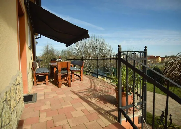 Marco Art For 1- 8 Persons Pensión 3*