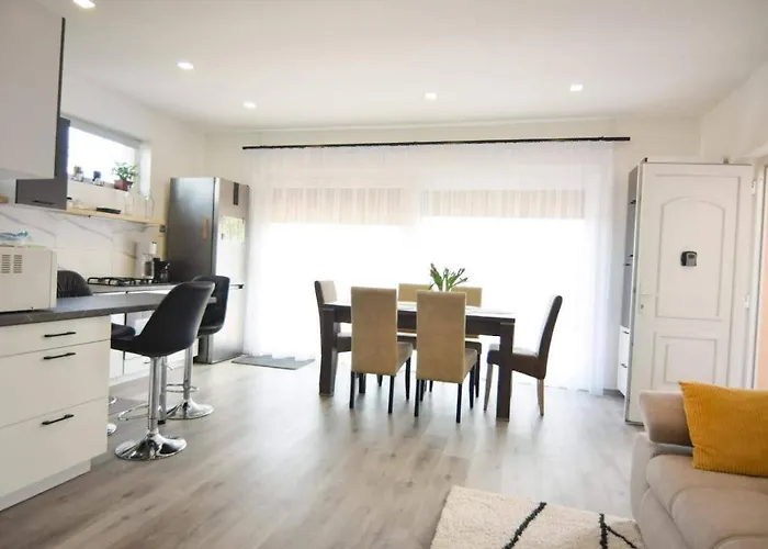 Pensión Marco Art For 1- 8 Persons