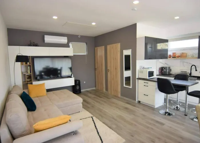 Marco Art For 1- 8 Persons